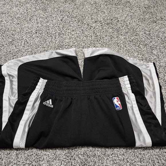 Spurs Basketball Shorts - Picture 11 of 16